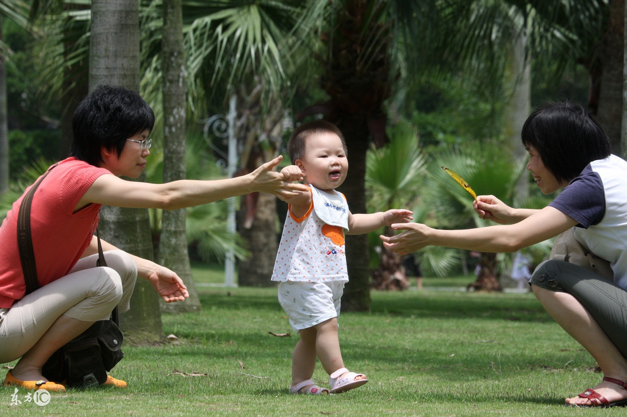 面对婆婆的礼物，儿媳坚拒不收，儿子竟然还与老婆一个鼻孔出气