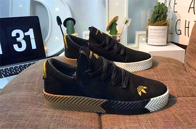 阿迪达斯adidas最新款三叶草,adidas阿迪达斯大男童鞋子