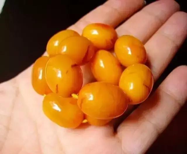 蜜蜡琥珀是真的假的,假琥珀蜜蜡用什么做的