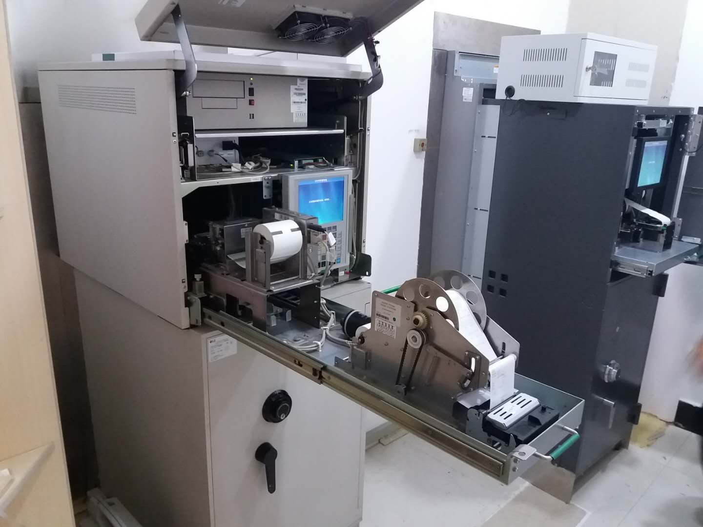 怎么解决atm机吞钱银行不承认情况,银行atm机吞钱要一周处理靠谱吗