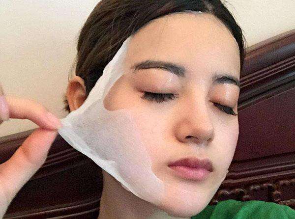 敏感肌脸泛红起干皮怎么修复,皮肤干燥暗沉且敏感用什么护肤品