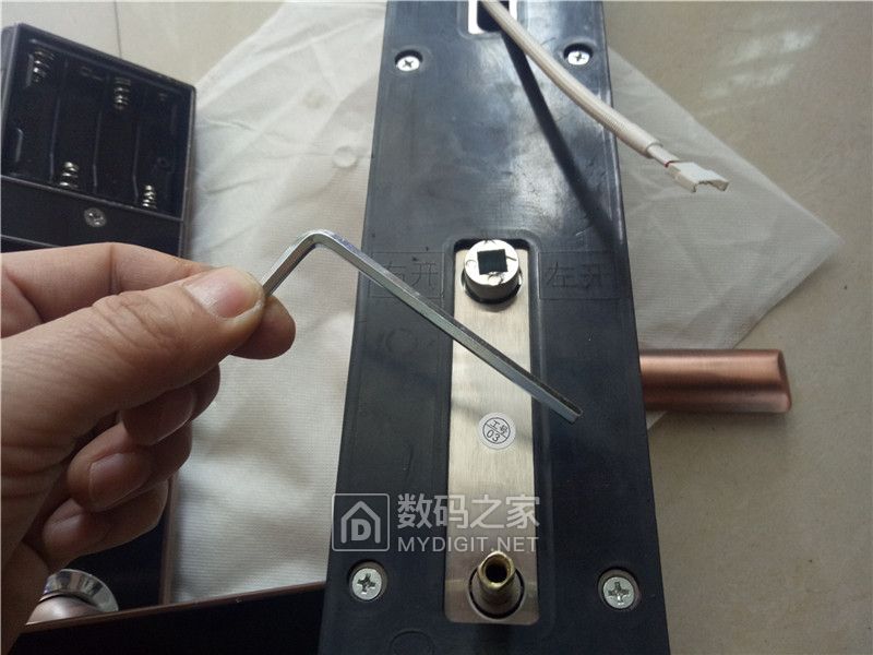 智能门锁拆解步骤,智能门锁拆解图解