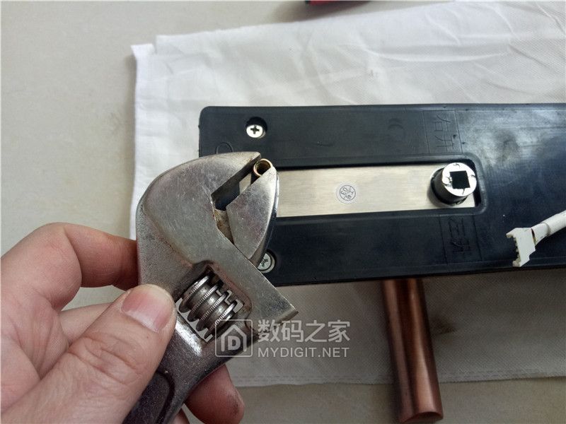 智能门锁容易被小偷无痕打开吗,智能门锁拆解图解