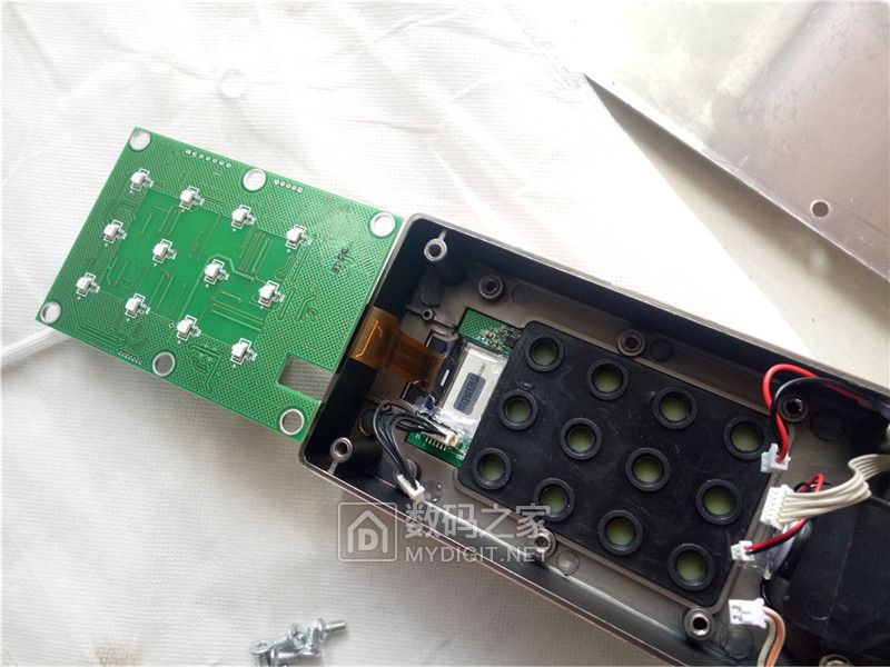 智能门锁容易被小偷无痕打开吗,智能门锁拆解图解