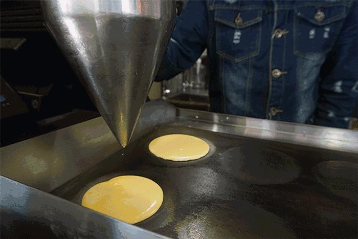 哆啦a梦穿越10万年前,哆啦a梦的铜锣烧制作方式