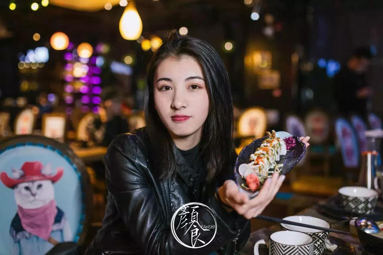 钓者崇尚自然，醉心音乐，寄情山海之间也