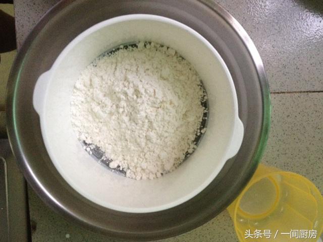 怎么用电饭锅做出蓬松柔软的蛋糕,用电饭煲做出蓬松柔软的蛋糕