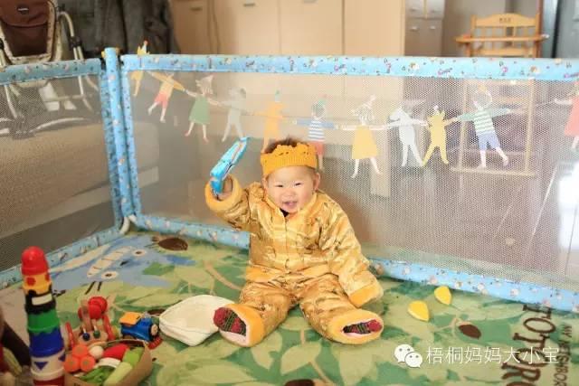 宝宝学走路学步带好还是学步车好,弯腰带娃学走路