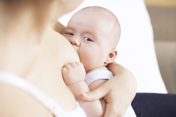 宝妈的奶结块越来越多,宝妈的奶堵成硬块怎么办