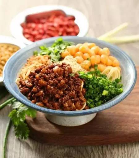 身在异乡，如何做一碗勾魂的麻辣小面