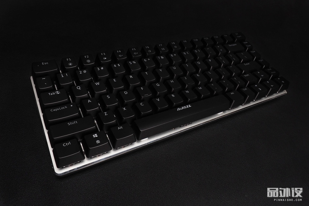 黑爵极客ak33怎么连接电脑,极氪黑爵背光键盘ak33怎么开灯