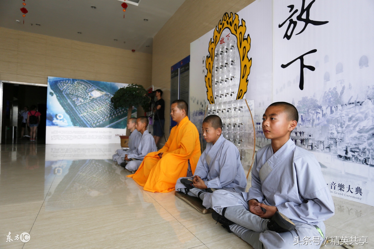 这是2017年微信朋友圈的精华版，每个月就一条，值得收藏