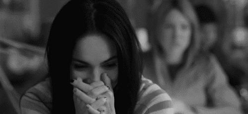 跟女生聊天聊得太久没话题了,和女生没话题如何找话题聊天