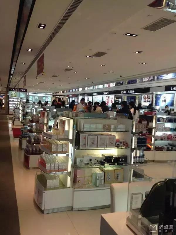 机场免税店什么东西最值得买,机场免税店的东西便宜吗