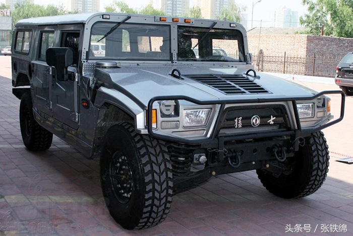 国产最强悍越野车，外观比悍马还狂野，上山下河路虎霸道都得服