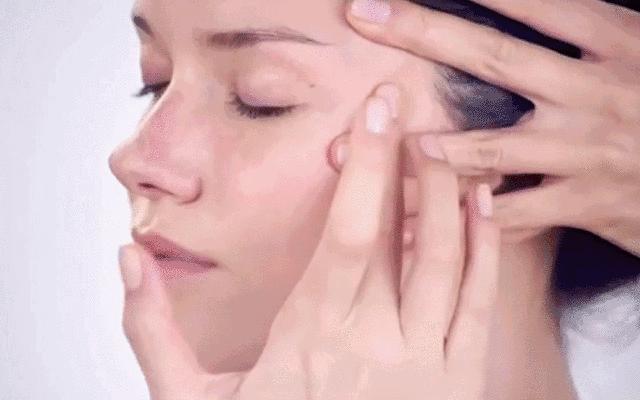 眼纹一招搞定,别让眼纹透露你的年龄