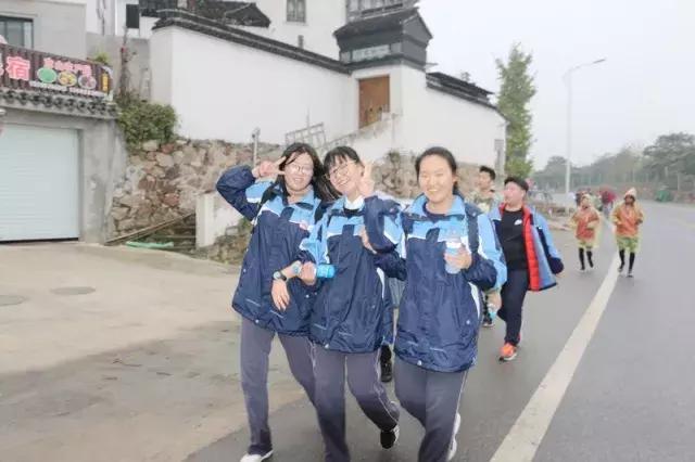 青春在这里绽放作文800字,青春在这里激昂