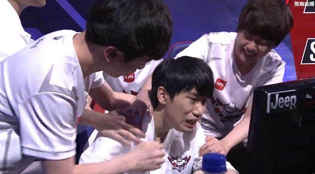 lol职业赛场上让人感动的瞬间,lol十大催人泪下的事