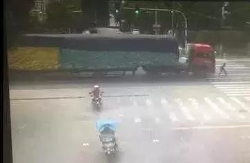 冷漠的送餐员、奇葩的醉驾、疯狂闯关者2017青岛十大奇葩司机