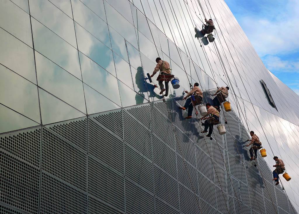 高层玻璃怎么擦干净又亮,高层玻璃怎么擦不留水渍