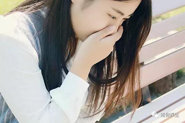 湿热体质有哪些症状反应如何调养,湿热体质的表现症状及调理方法