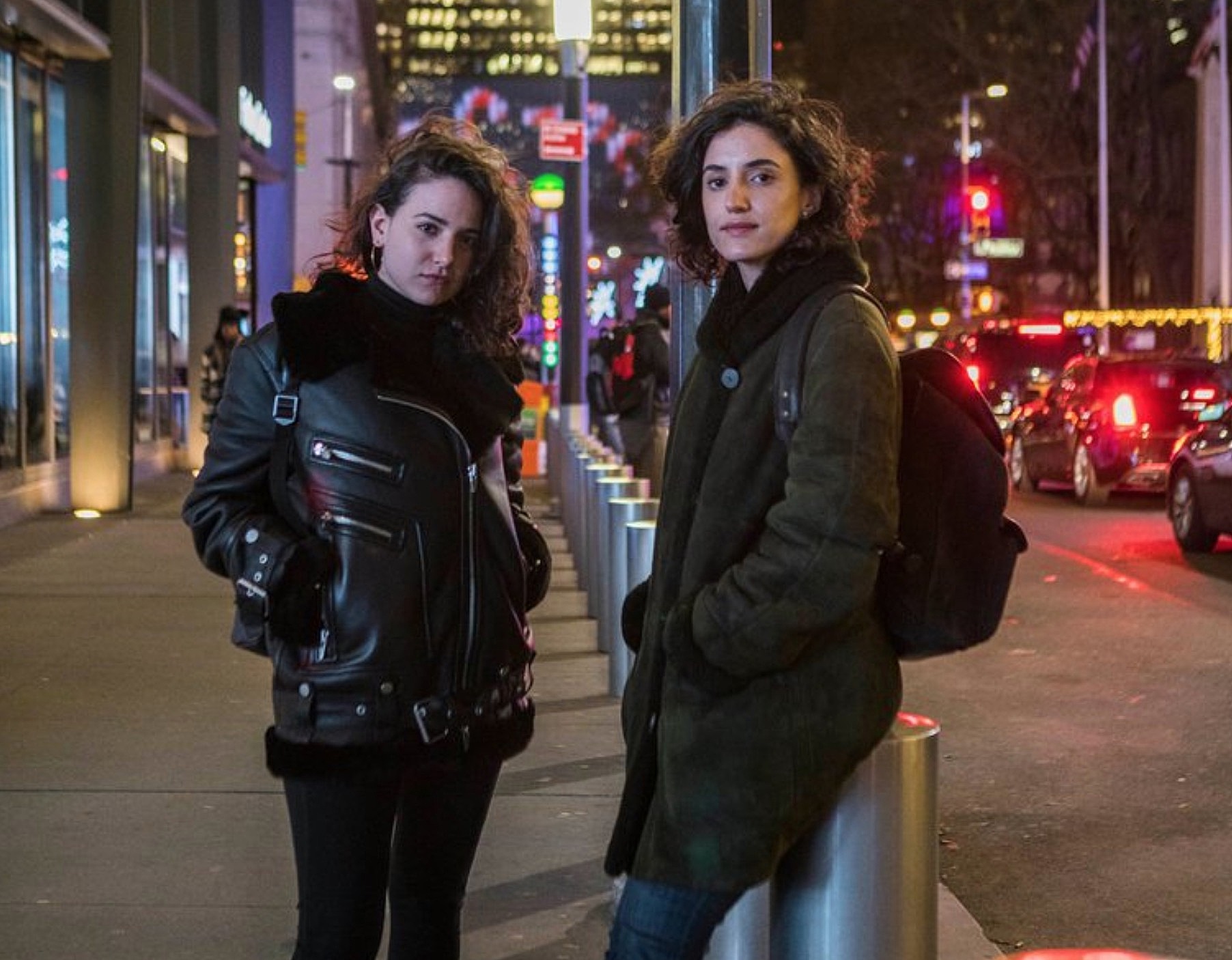 万人要求撤掉这件“恋童癖”艺术:12岁女孩摆出令人不悦的性姿势