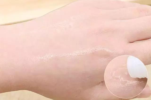 一个月两千块钱的工资买的化妆品,一个月2000块钱想买的东西很多