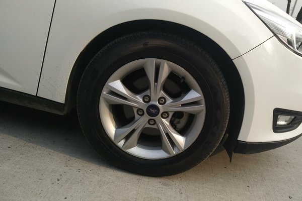 福特福克斯三厢车有什么亮点,福特福克斯三厢这车怎么样