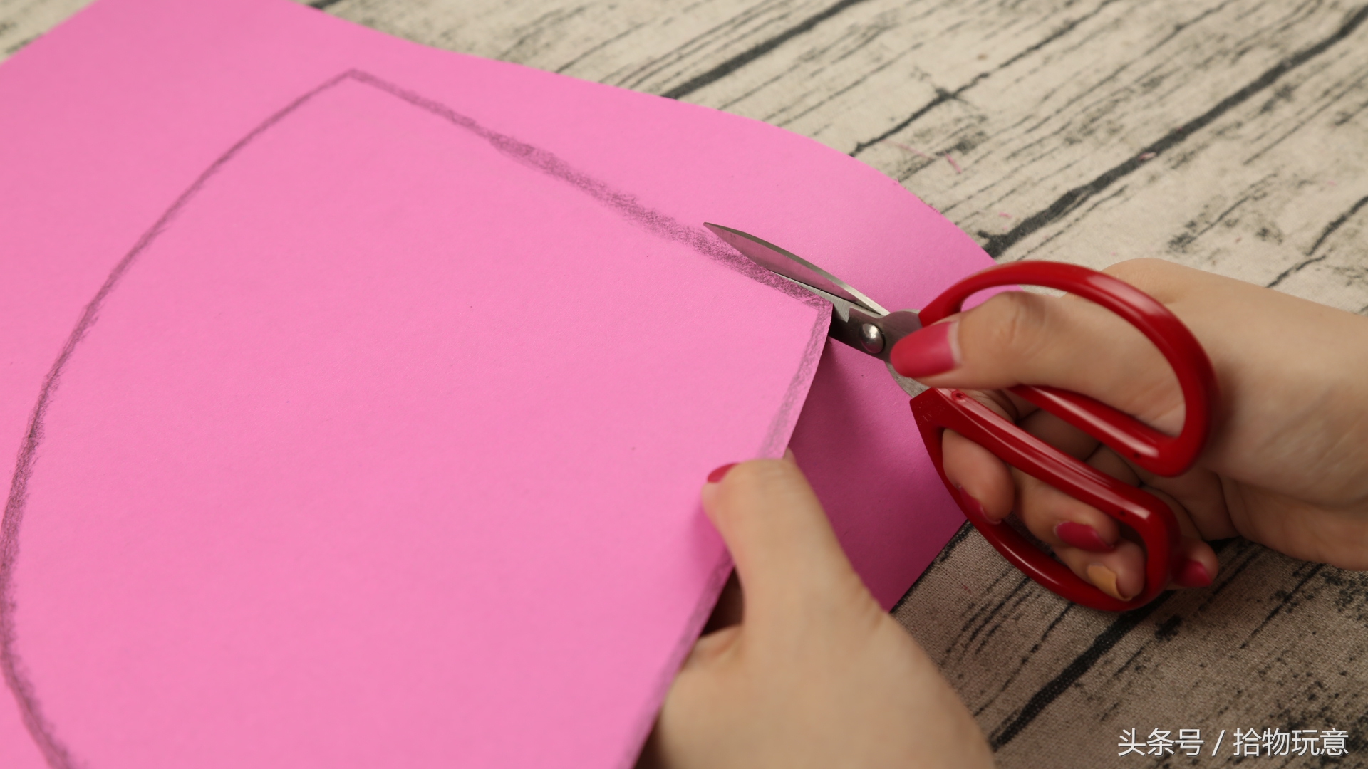 零碎布料旧毛线别压箱子里，简单几步做个帽子，实用漂亮又美观