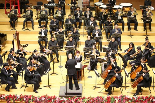 一曲求索、控诉和追问的哀歌，一部人类灵魂生活和精神追求的挽歌