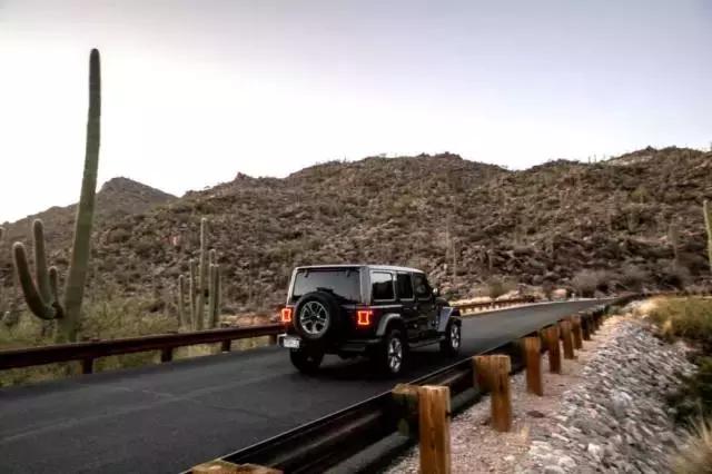 jeep牧马人爆改过的越野视频,全新换代jeep牧马人角斗士试驾