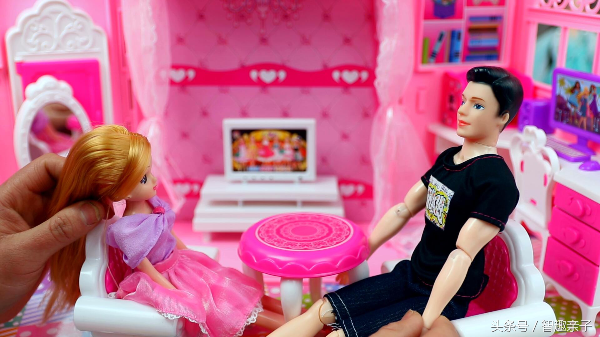 芭比娃娃过家家故事,芭比娃娃过圣诞节玩具故事