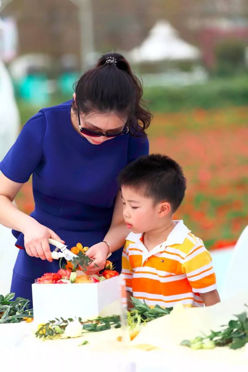 宝马疯了吗?请了5个辣妈带娃来试驾!(超级彩蛋在结尾)