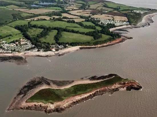 在成都买套房子的钱，出国能干点啥？看完心酸！