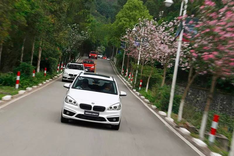 宝马疯了吗?请了5个辣妈带娃来试驾!(超级彩蛋在结尾)