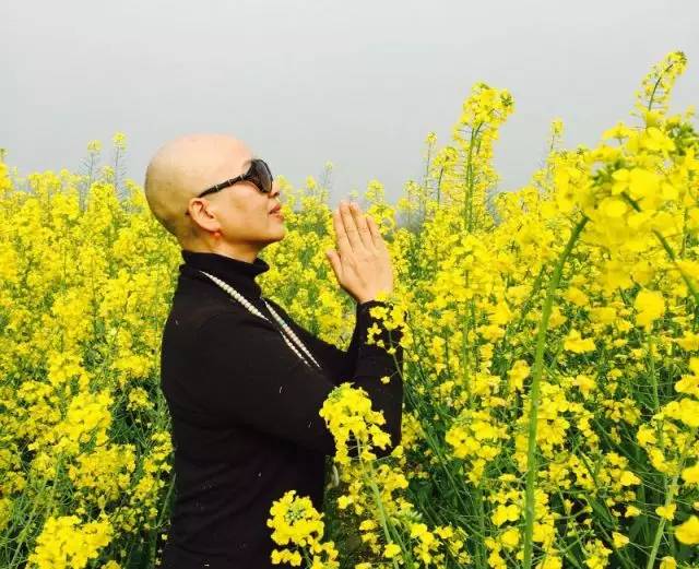 她，用旅行，战胜了癌症。