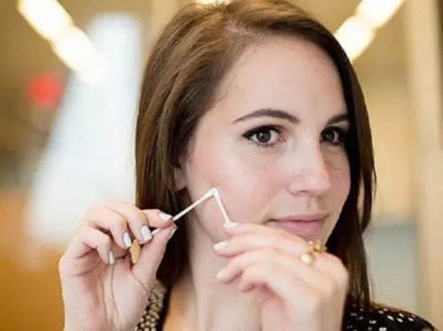 脸颊两侧靠近耳朵长痘的原因,脸颊两侧和脖子交界处长痘原因