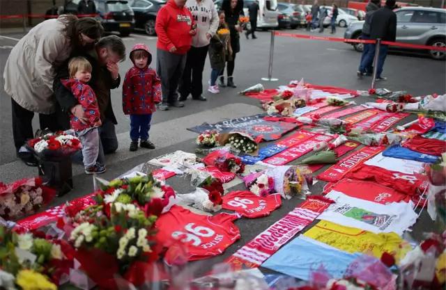 利物浦球迷希尔斯堡惨案,利物浦球迷两次惨案