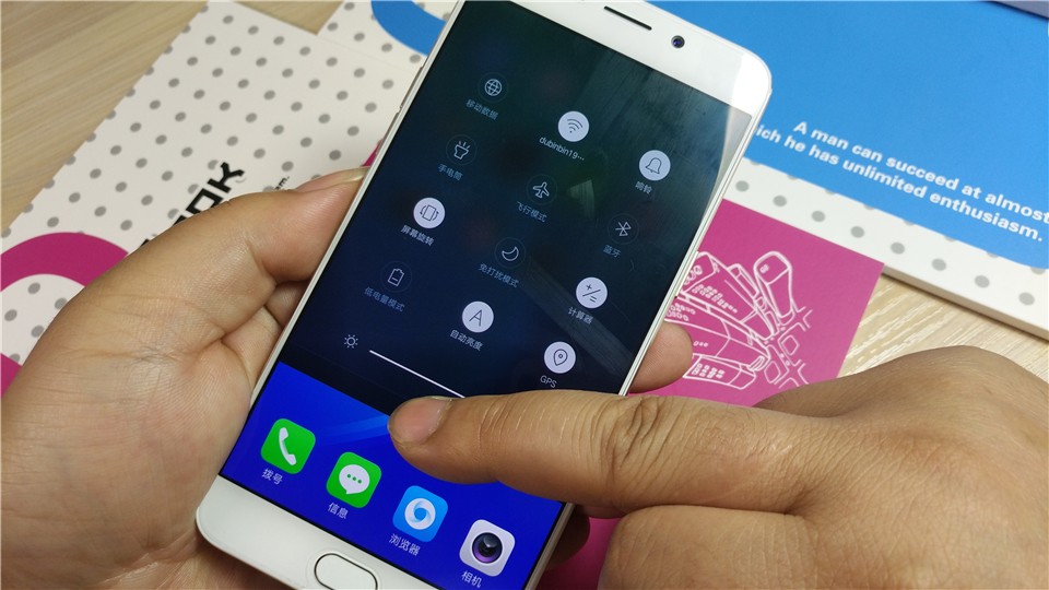 明明可以靠颜值偏偏你要拼实力,明明能靠脸偏偏拼才华