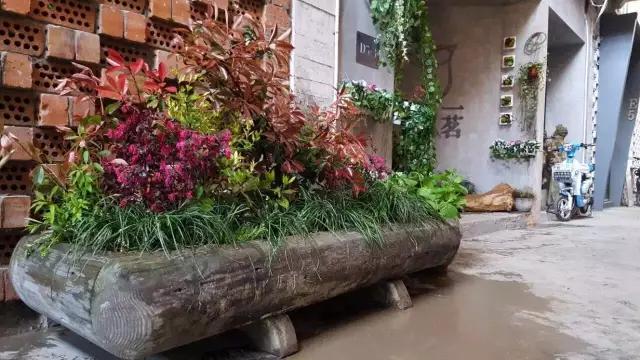 她卖了所有家产，花400万做了一家面馆，洗碗阿姨都有股份