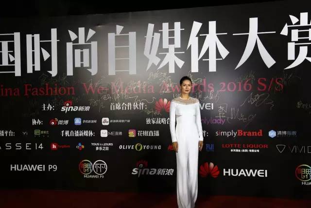 寮犱寒涓浗瓒呮ā瀵煎笀,寮犱寒涓浗瓒呮ā璧扮