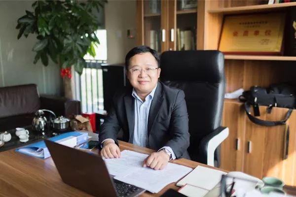 服务实体经济促进转型发展,服务实体经济推动普惠金融