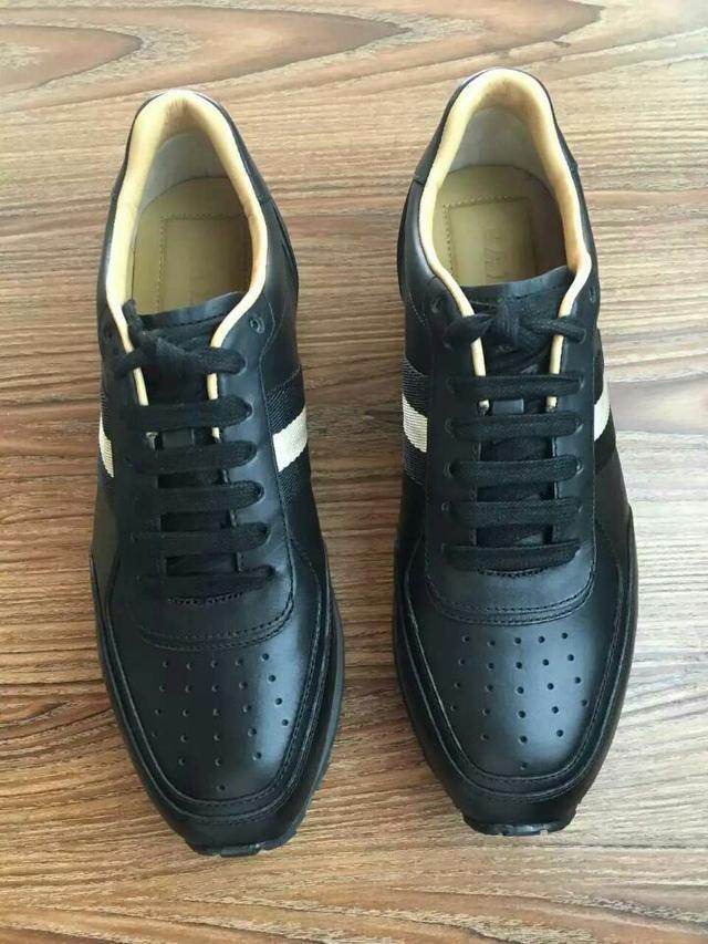 普拉达和迪奥谁好,普拉达与普瑞达一样吗