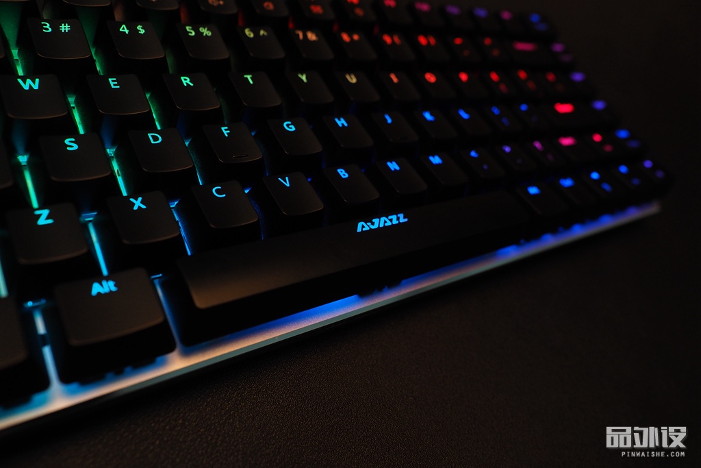 黑爵极客ak33怎么连接电脑,极氪黑爵背光键盘ak33怎么开灯