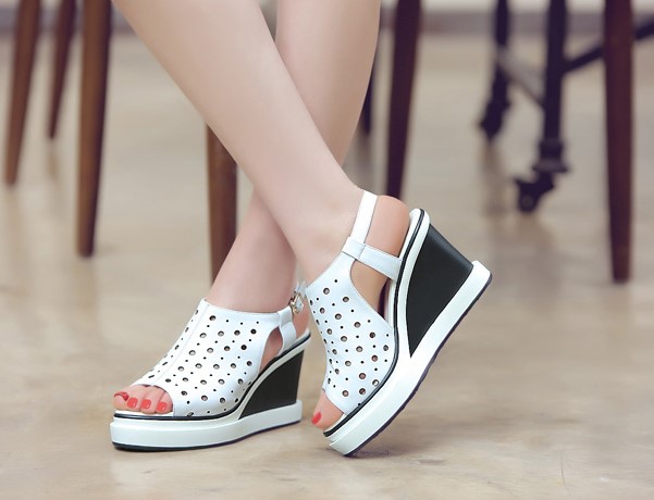 清爽时尚凉鞋穿搭,简约中学生休闲凉鞋