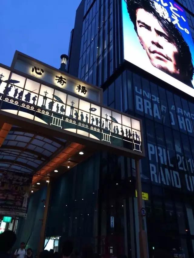 曼莉专栏｜葡萄*妞小**随妈游日本