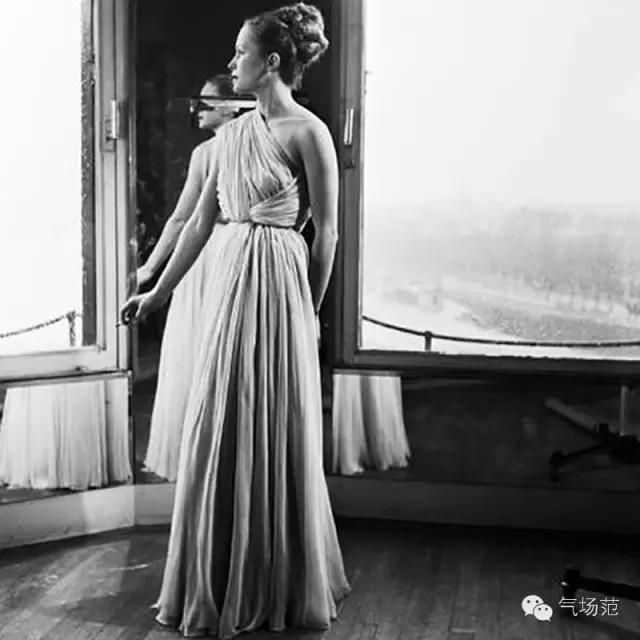 她是香奈儿签约的第一位超模,dior时尚界