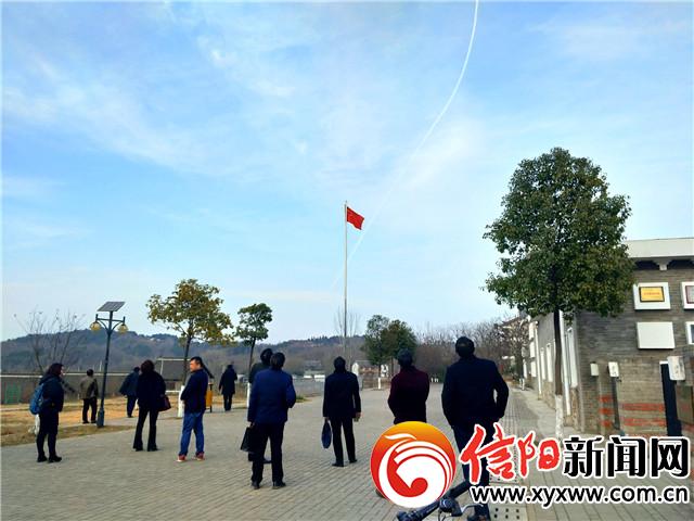 信阳这位企业家扶贫斗得真俏巴