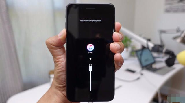 iphone黑屏无法开机的解决方法,iphone13黑屏无法开机的解决方法
