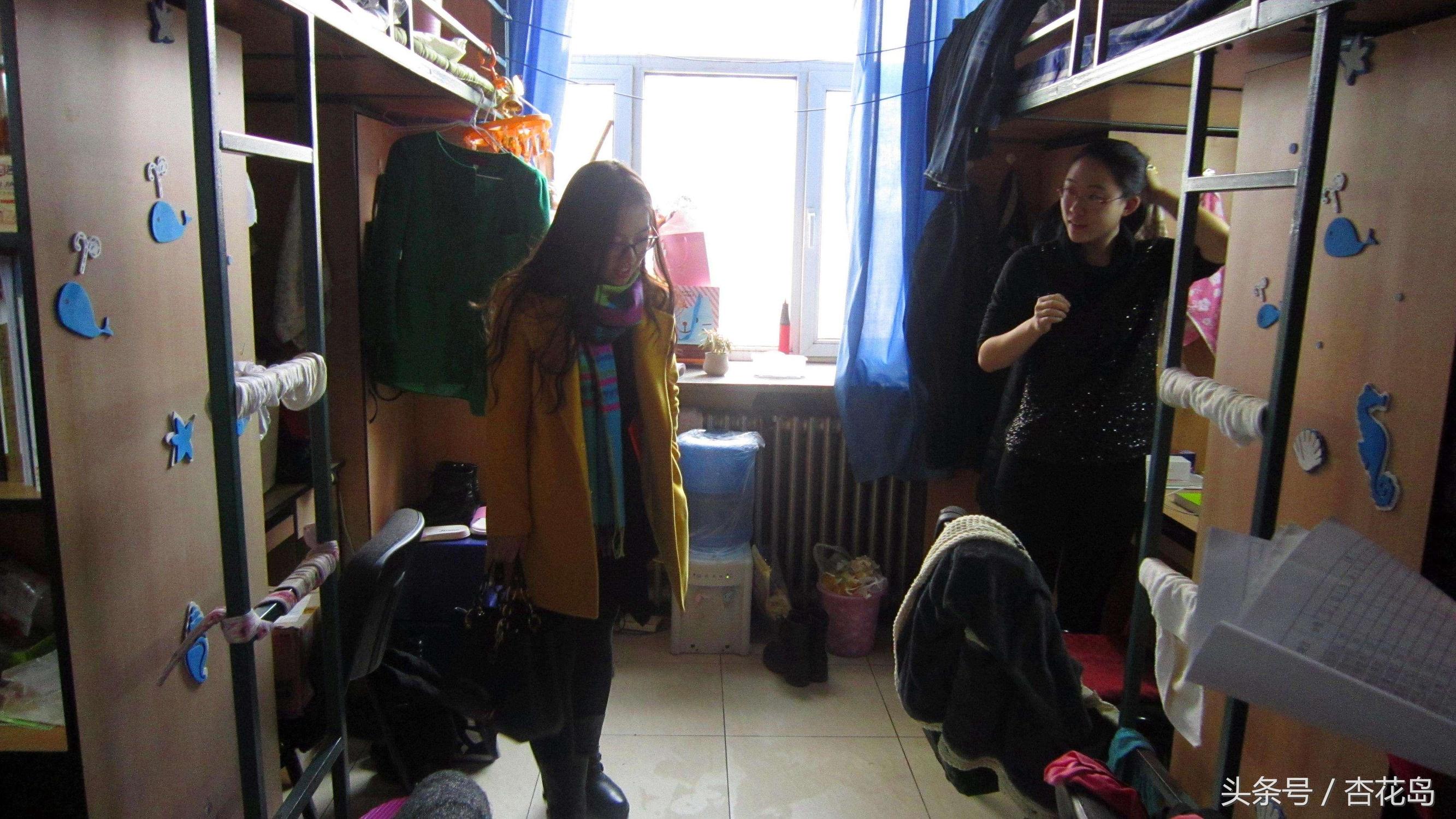 15岁女学生感冒发烧,女大学生在宿舍发烧